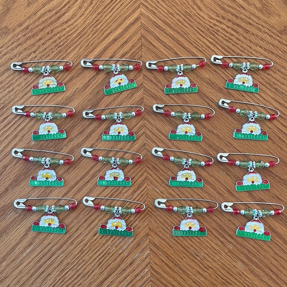 Santa pins - Picture 2 of 2